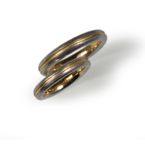 Trauringe Gelbgold 900/- mit Mantel aus Platin 960/- Trauringe Gelbgold 900/- mit Mantel aus Platin 960/-